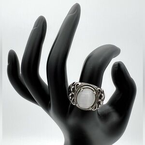 White Cats Eye 925 Sterling Silver Vintage Ring Size 8